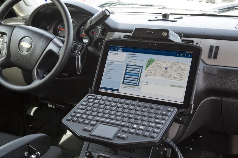 Motion Computing vehicle dock in police vehicle